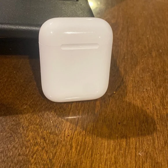 Apple AirPods 2nd Generation - Picture 1 of 5